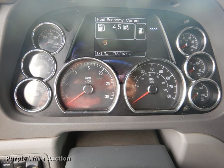 image for item DL0278 2013 Peterbilt 579  semi truck