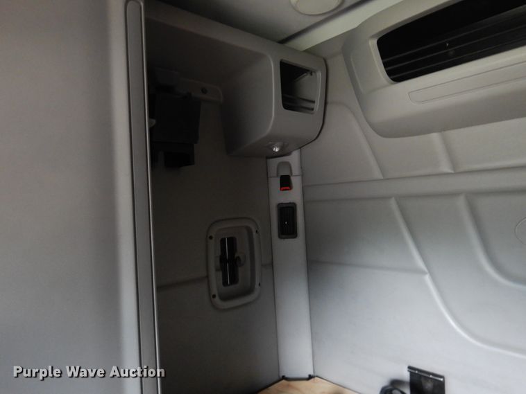 image for item DL0278 2013 Peterbilt 579  semi truck