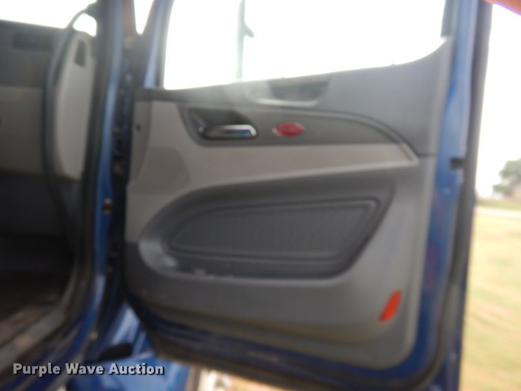 image for item DL0278 2013 Peterbilt 579  semi truck