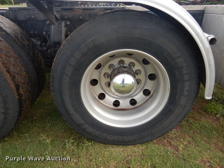 image for item DL0278 2013 Peterbilt 579  semi truck