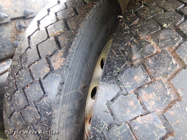 image for item DL0278 2013 Peterbilt 579  semi truck