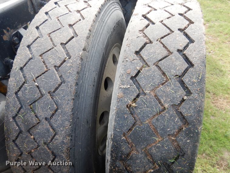 image for item DL0278 2013 Peterbilt 579  semi truck