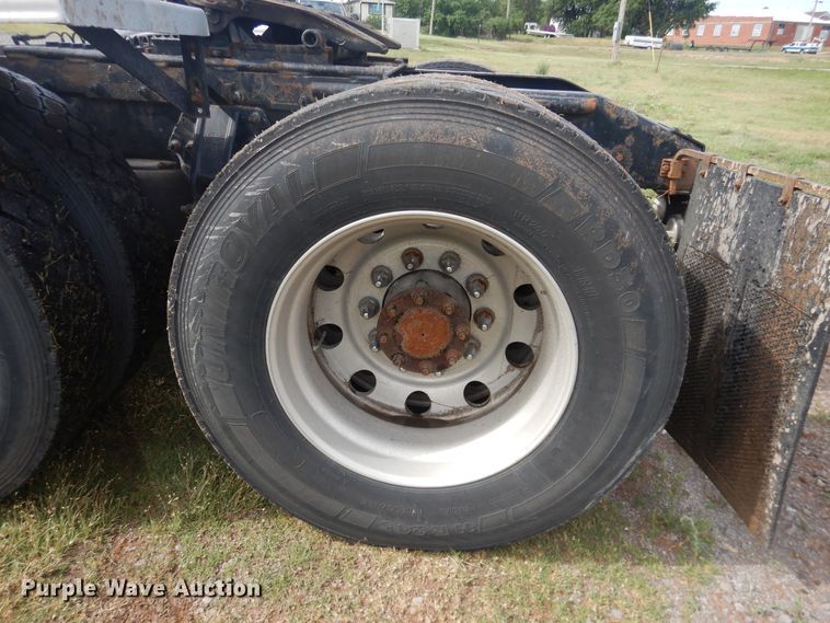 image for item DL0278 2013 Peterbilt 579  semi truck