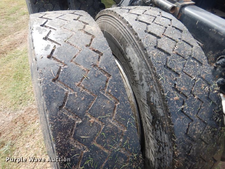 image for item DL0278 2013 Peterbilt 579  semi truck