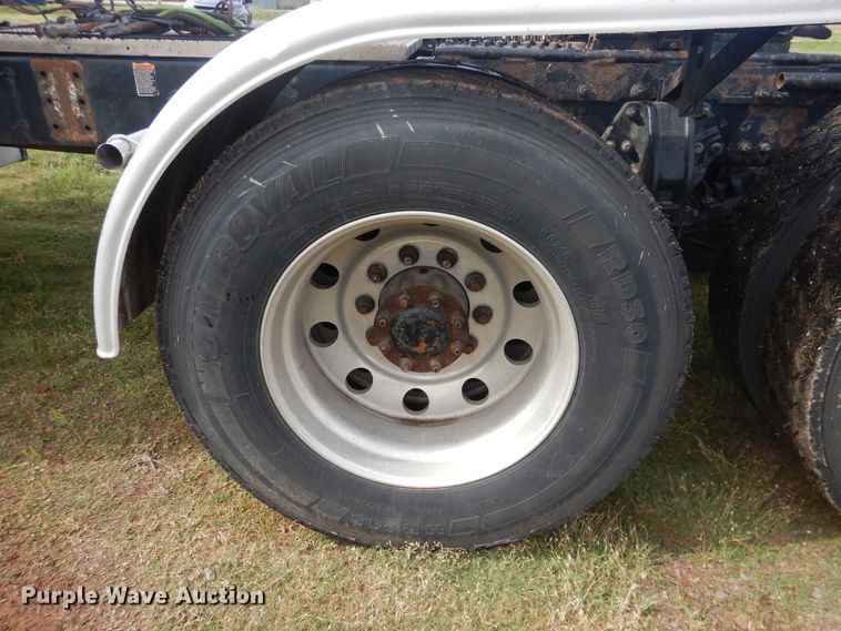 image for item DL0278 2013 Peterbilt 579  semi truck