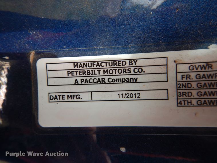 image for item DL0278 2013 Peterbilt 579  semi truck