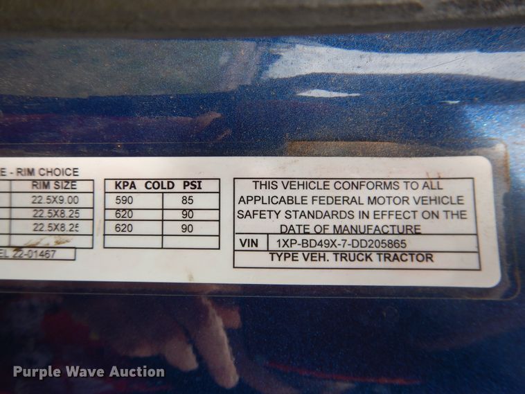 image for item DL0278 2013 Peterbilt 579  semi truck