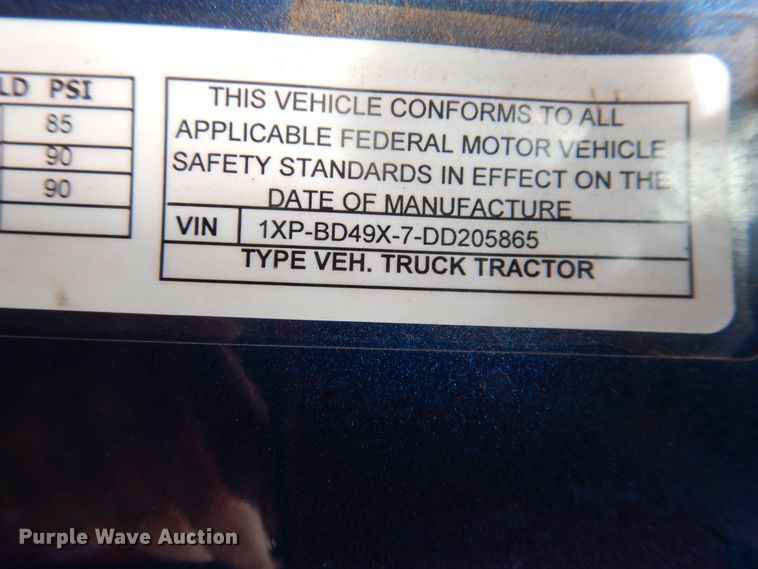 image for item DL0278 2013 Peterbilt 579  semi truck