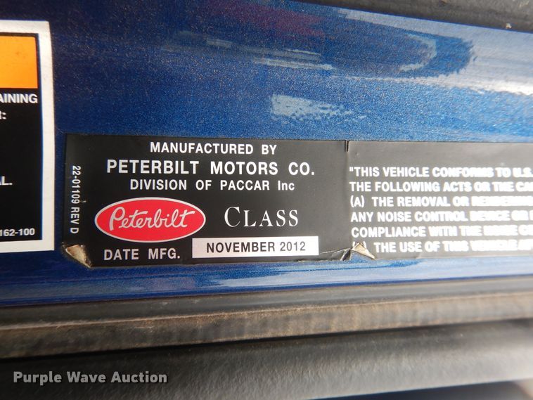 image for item DL0278 2013 Peterbilt 579  semi truck