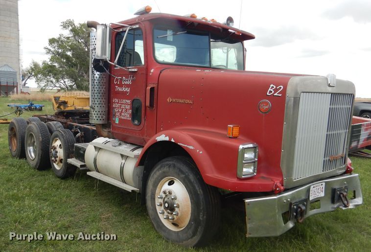 image for item DL0301 1990 International F9370  semi truck