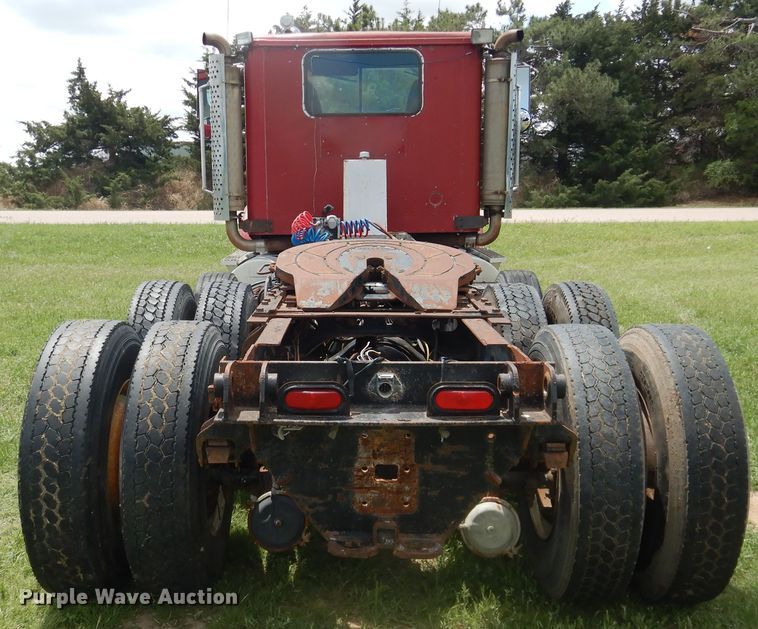 image for item DL0301 1990 International F9370  semi truck