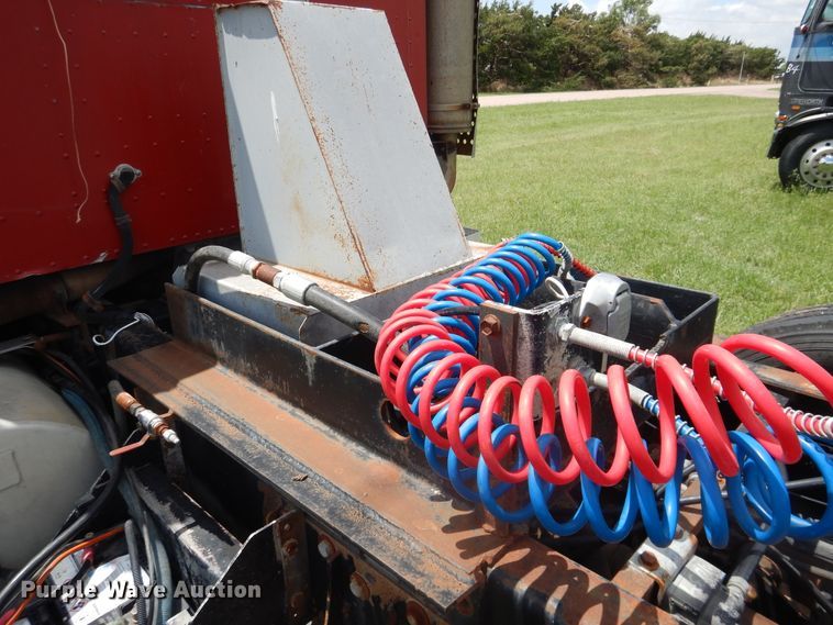 image for item DL0301 1990 International F9370  semi truck