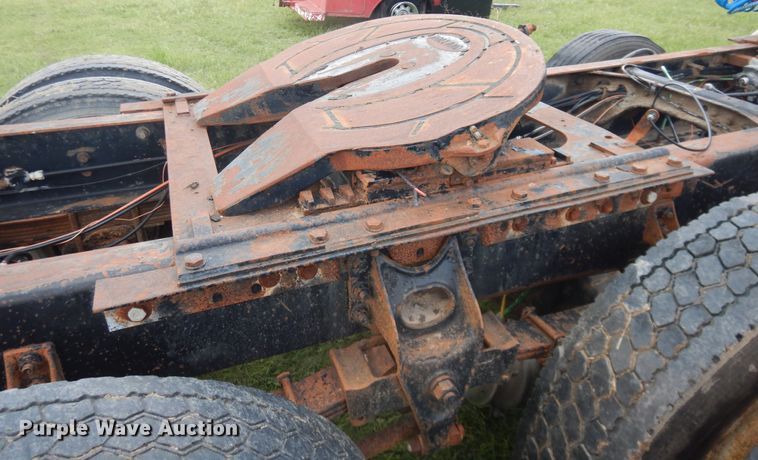 image for item DL0301 1990 International F9370  semi truck