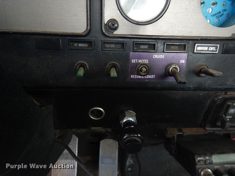 image for item DL0301 1990 International F9370  semi truck