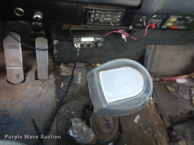 image for item DL0301 1990 International F9370  semi truck