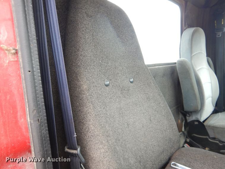 image for item DL0301 1990 International F9370  semi truck