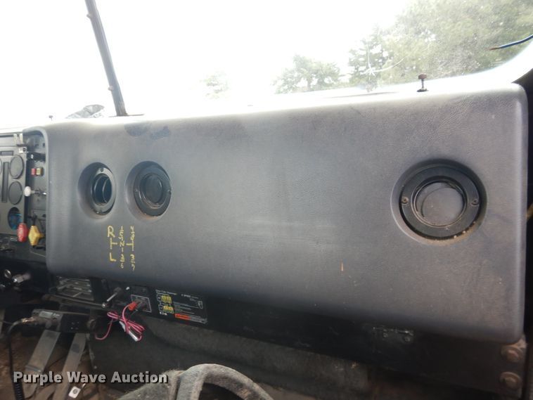 image for item DL0301 1990 International F9370  semi truck