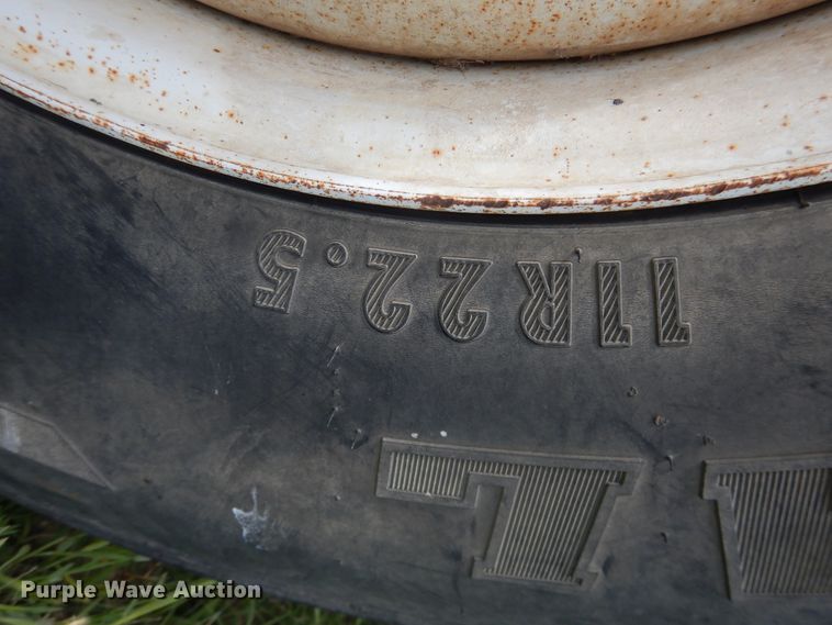 image for item DL0301 1990 International F9370  semi truck