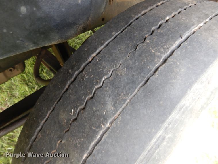 image for item DL0301 1990 International F9370  semi truck