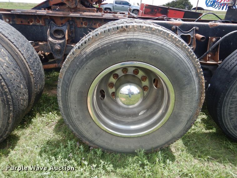 image for item DL0301 1990 International F9370  semi truck