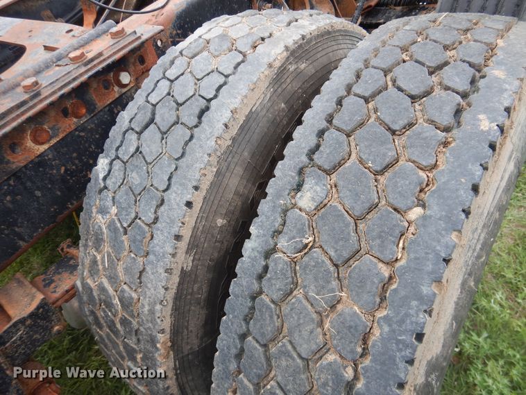 image for item DL0301 1990 International F9370  semi truck