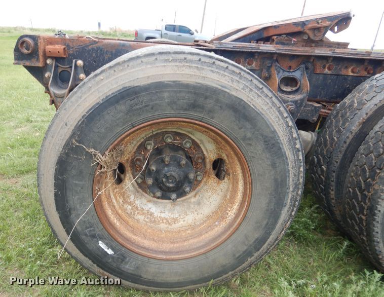 image for item DL0301 1990 International F9370  semi truck