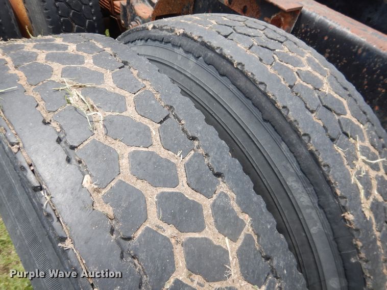 image for item DL0301 1990 International F9370  semi truck