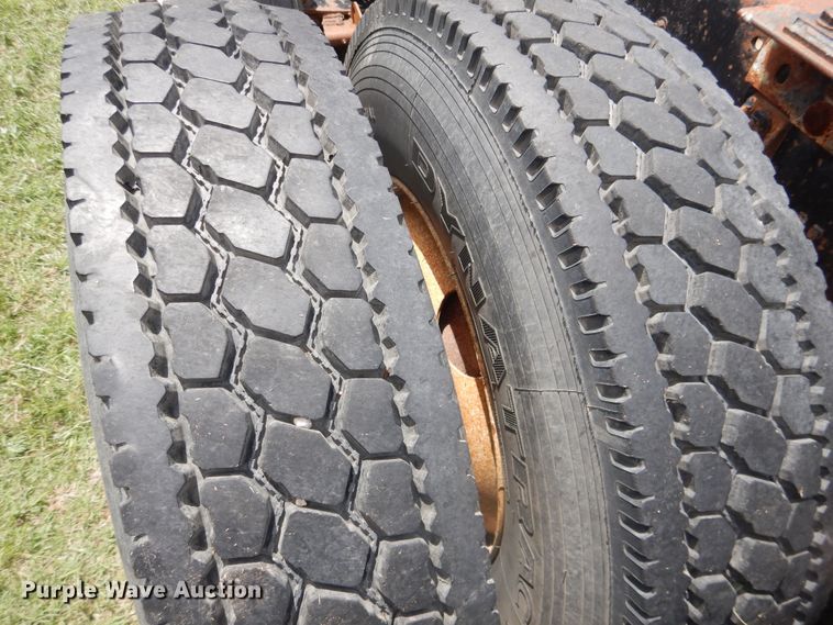 image for item DL0301 1990 International F9370  semi truck