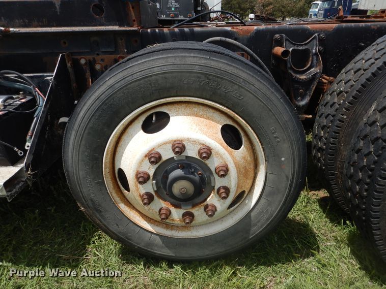 image for item DL0301 1990 International F9370  semi truck