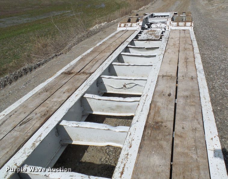 image for item DL0928 2000 Talbert TDW35SAHRG1T1 lowboy equipment trailer