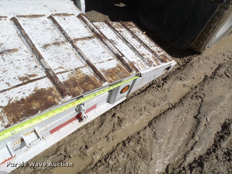 image for item DL0928 2000 Talbert TDW35SAHRG1T1 lowboy equipment trailer