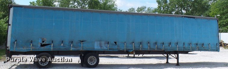 image for item DL0975 1999 Wilson CF900  side curtain trailer