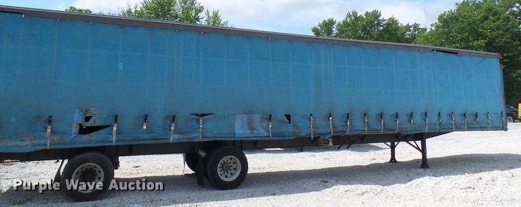 image for item DL0975 1999 Wilson CF900  side curtain trailer
