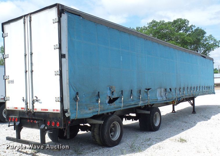 image for item DL0975 1999 Wilson CF900  side curtain trailer
