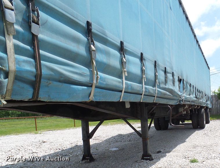 image for item DL0975 1999 Wilson CF900  side curtain trailer