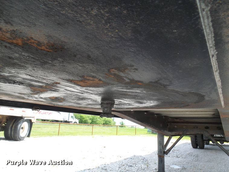 image for item DL0975 1999 Wilson CF900  side curtain trailer