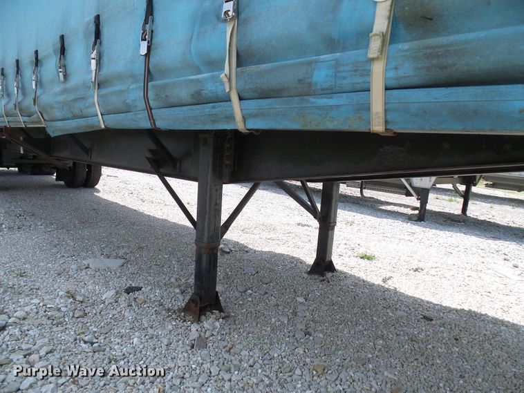 image for item DL0975 1999 Wilson CF900  side curtain trailer