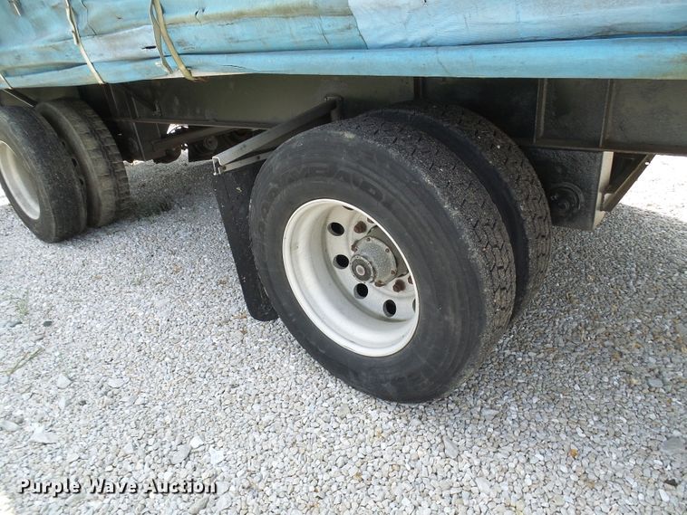 image for item DL0975 1999 Wilson CF900  side curtain trailer