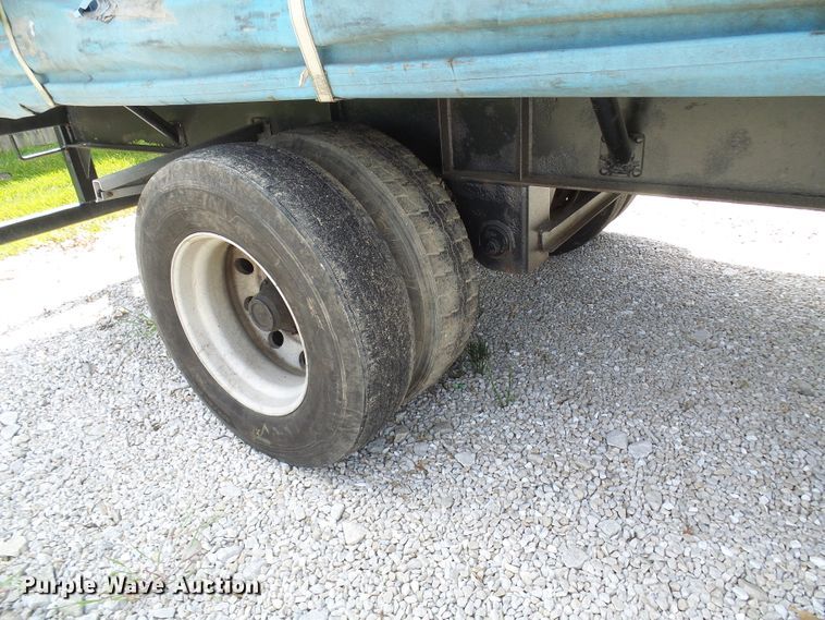 image for item DL0975 1999 Wilson CF900  side curtain trailer