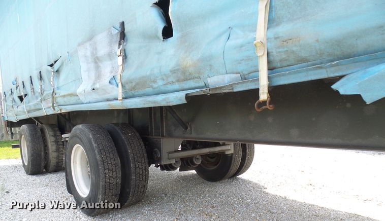 image for item DL0975 1999 Wilson CF900  side curtain trailer