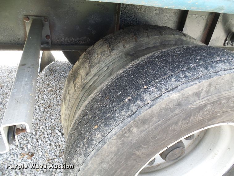 image for item DL0975 1999 Wilson CF900  side curtain trailer