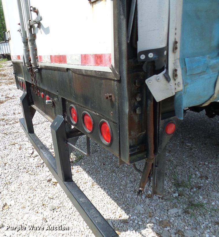 image for item DL0975 1999 Wilson CF900  side curtain trailer