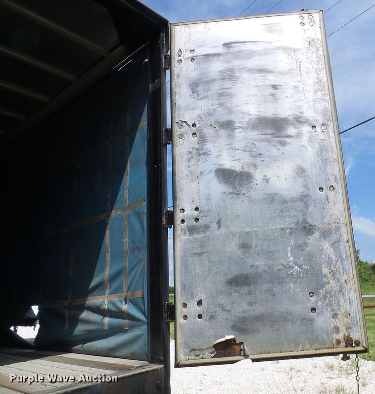 image for item DL0975 1999 Wilson CF900  side curtain trailer