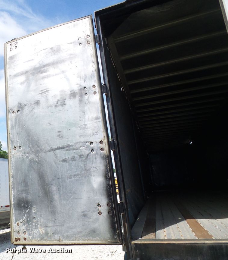 image for item DL0975 1999 Wilson CF900  side curtain trailer
