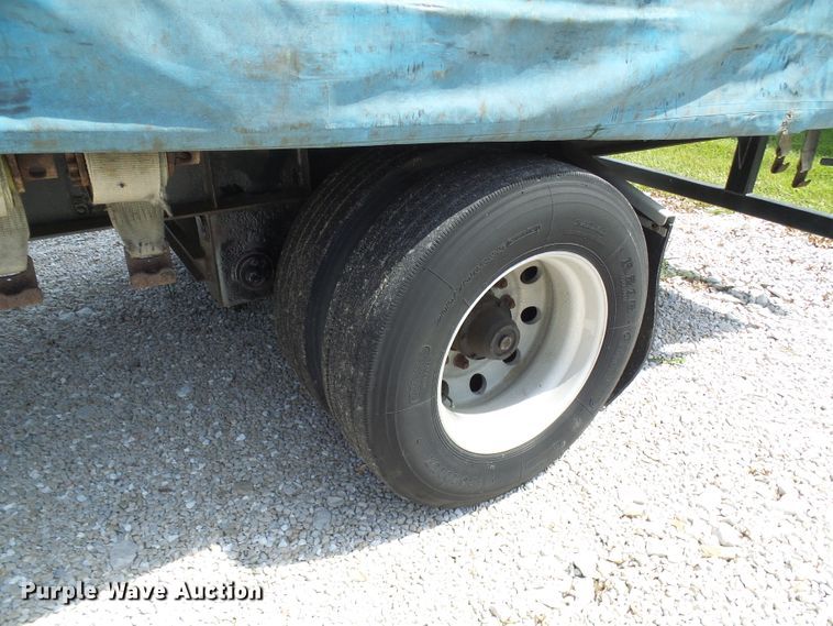 image for item DL0975 1999 Wilson CF900  side curtain trailer