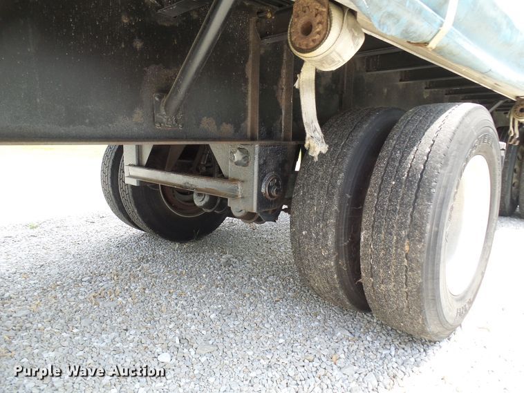 image for item DL0975 1999 Wilson CF900  side curtain trailer