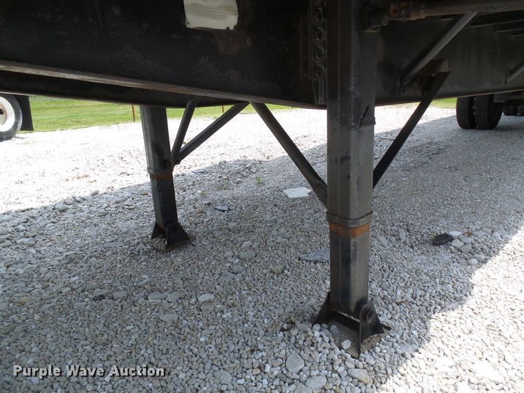 image for item DL0975 1999 Wilson CF900  side curtain trailer