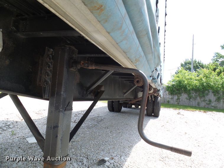 image for item DL0975 1999 Wilson CF900  side curtain trailer