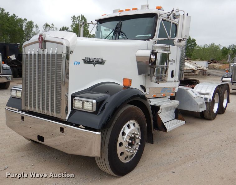 image for item DL8842 2006 Kenworth W900  semi truck