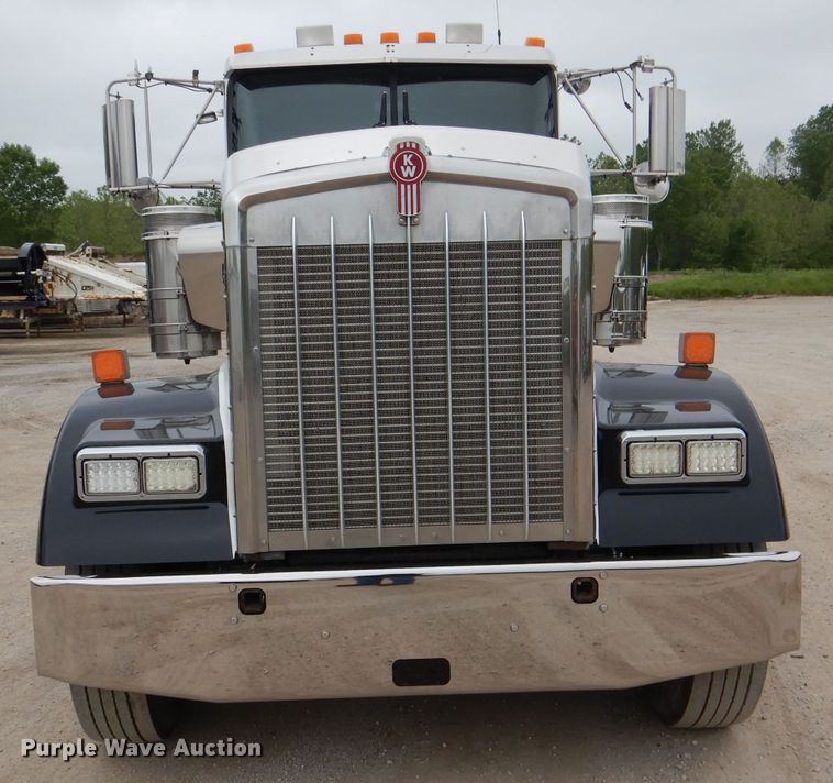 image for item DL8842 2006 Kenworth W900  semi truck
